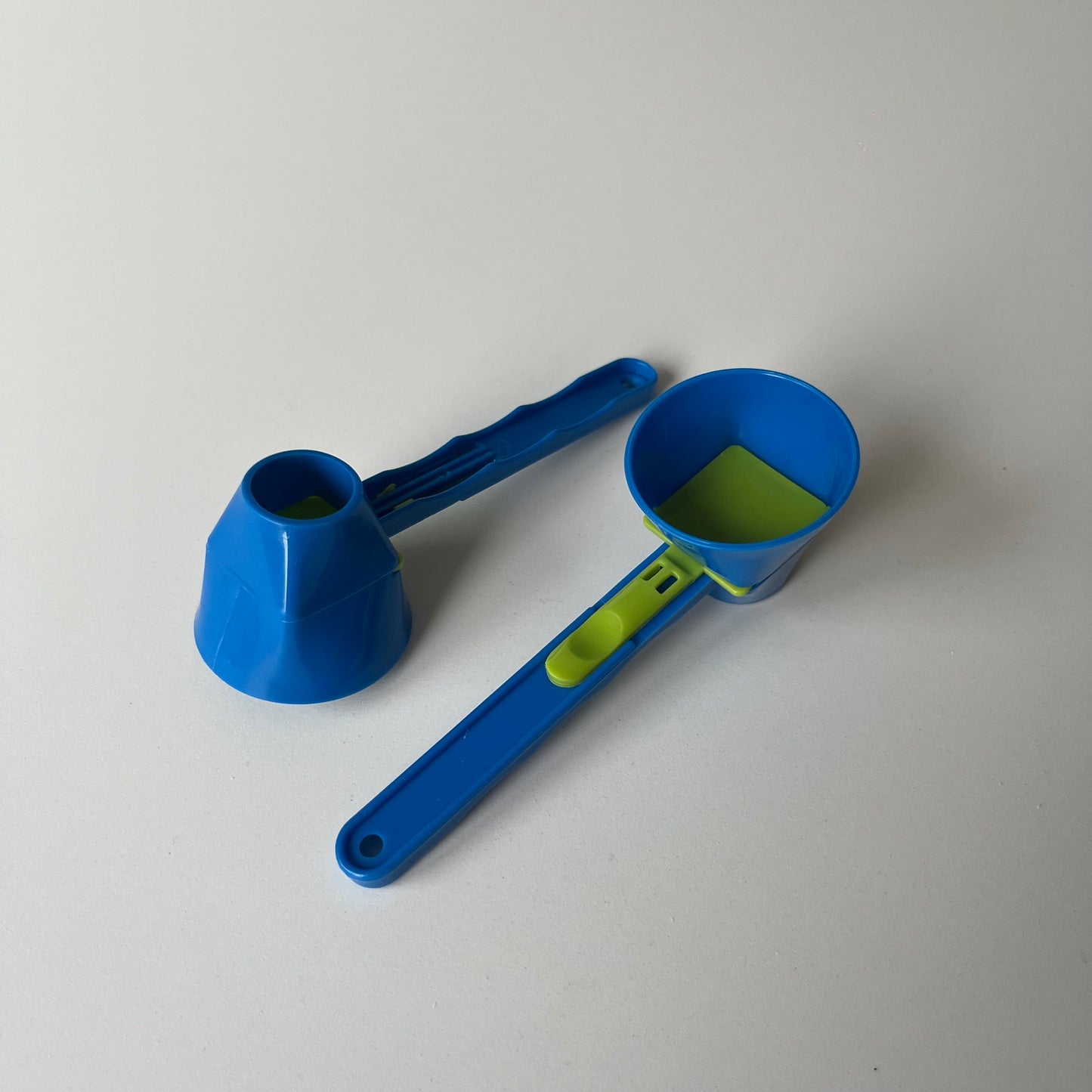 Nutrox Funnel Scoop